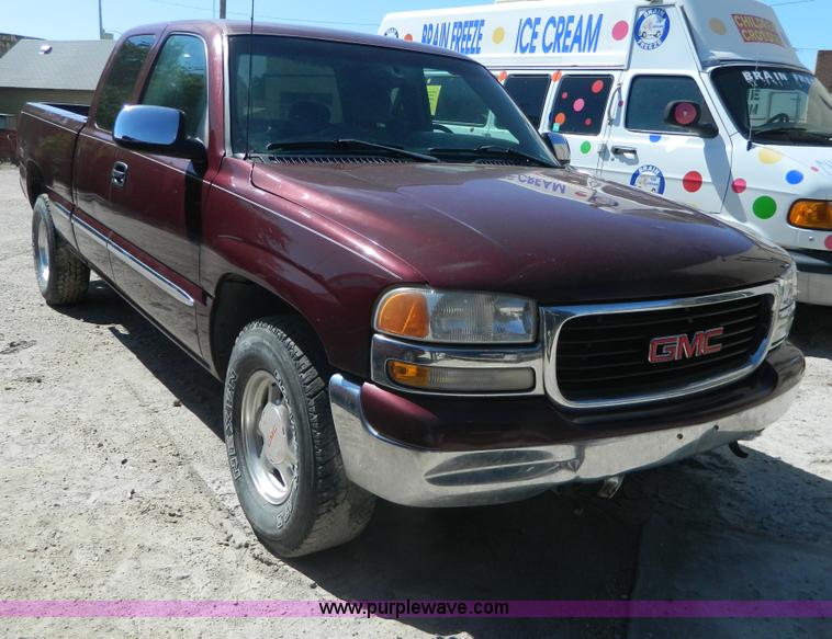 image for item G7889 2002 GMC Sierra 1500 Z71 pickup truck