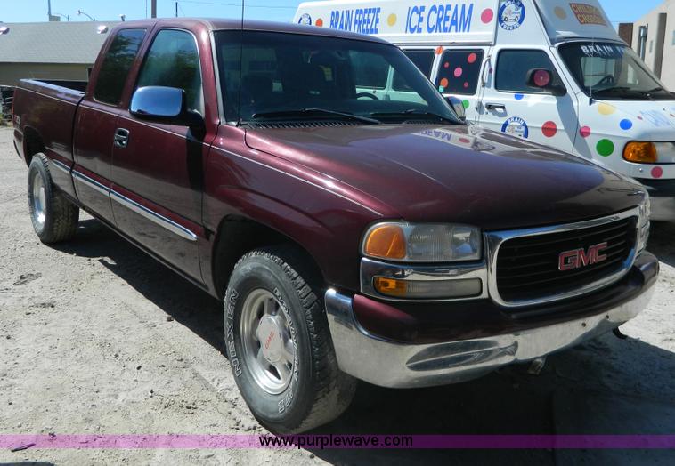 image for item G7889 2002 GMC Sierra 1500 Z71 pickup truck