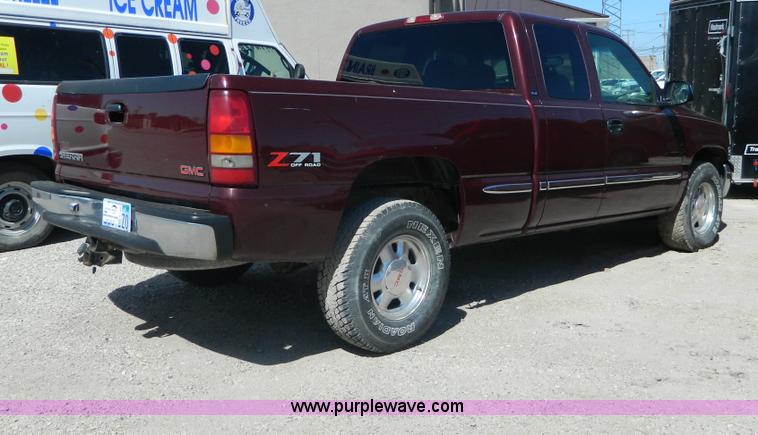 image for item G7889 2002 GMC Sierra 1500 Z71 pickup truck