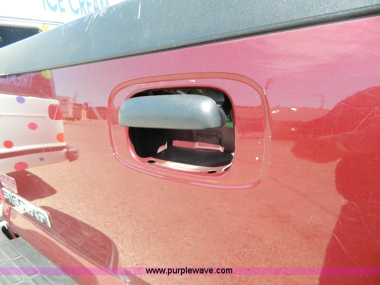 image for item G7889 2002 GMC Sierra 1500 Z71 pickup truck