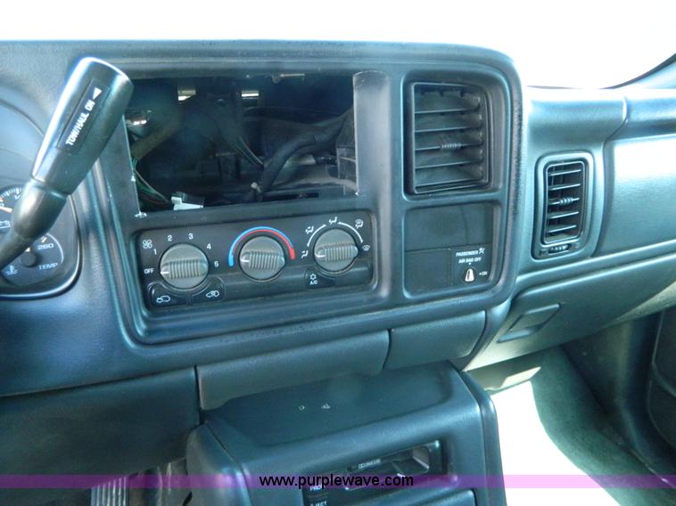 image for item G7889 2002 GMC Sierra 1500 Z71 pickup truck