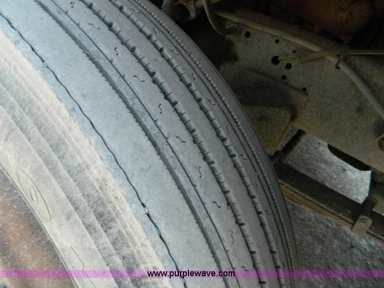 image for item G7936 1989 Ford LNT8000 dump truck