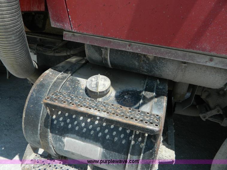 image for item G7936 1989 Ford LNT8000 dump truck