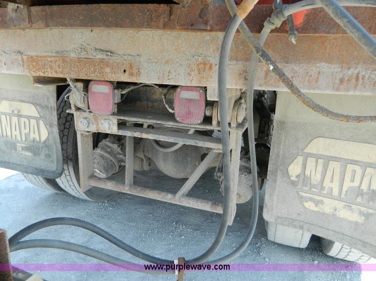 image for item G7936 1989 Ford LNT8000 dump truck