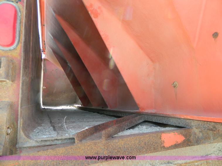 image for item G7936 1989 Ford LNT8000 dump truck