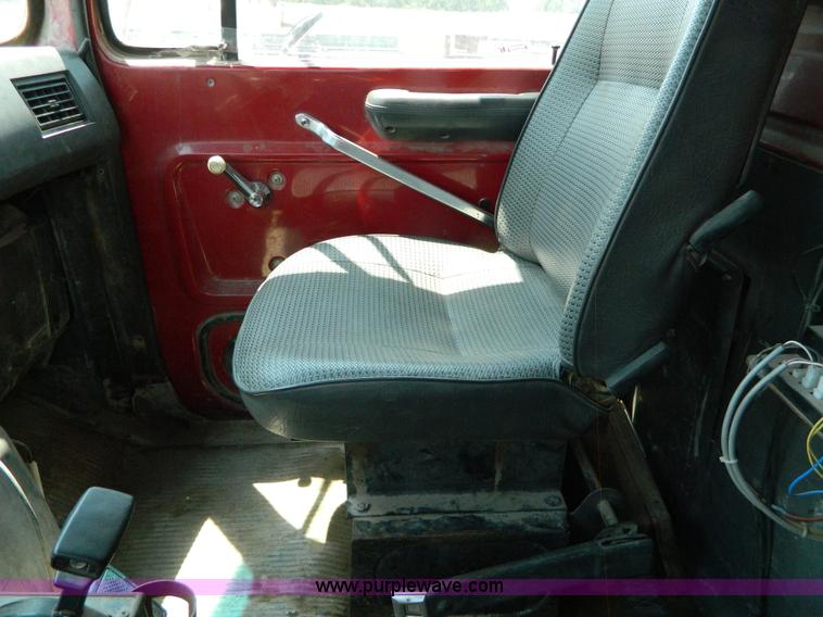 image for item G7936 1989 Ford LNT8000 dump truck