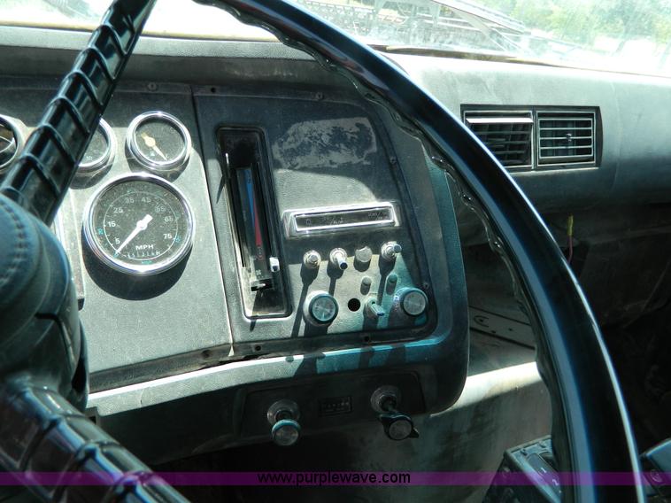 image for item G7936 1989 Ford LNT8000 dump truck