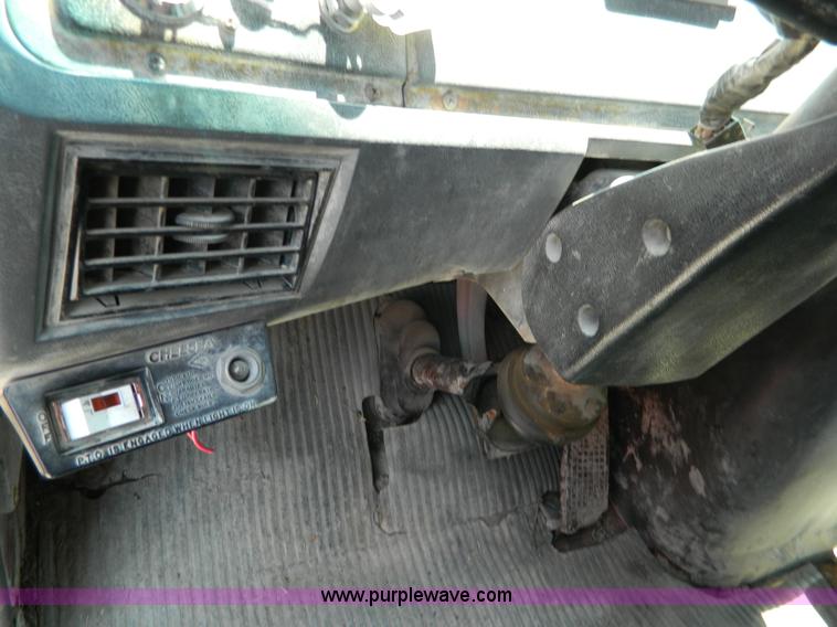 image for item G7936 1989 Ford LNT8000 dump truck