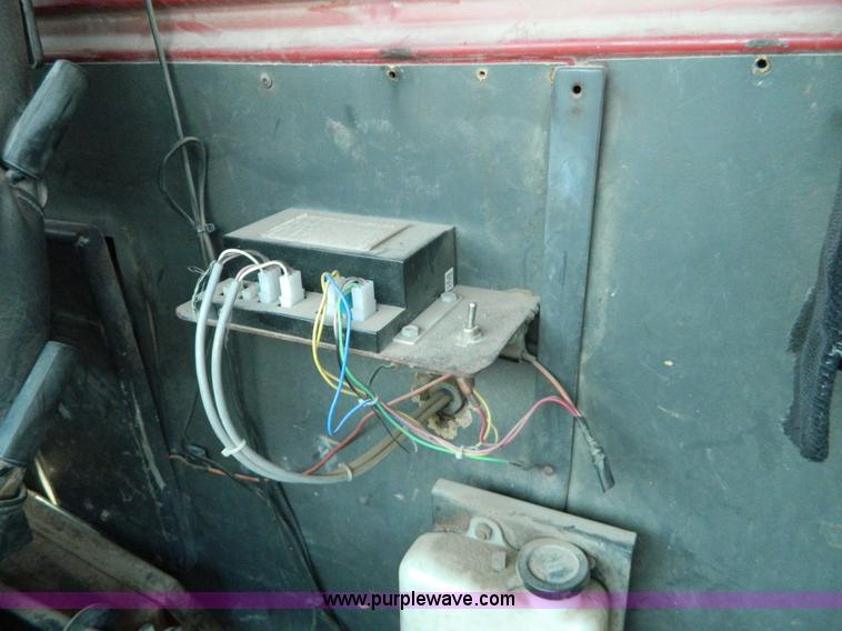 image for item G7936 1989 Ford LNT8000 dump truck