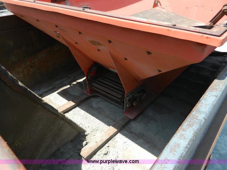 image for item G7936 1989 Ford LNT8000 dump truck