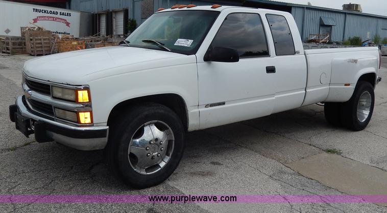 image for item H3014 1996 Chevrolet Cheyenne 3500 pickup truck