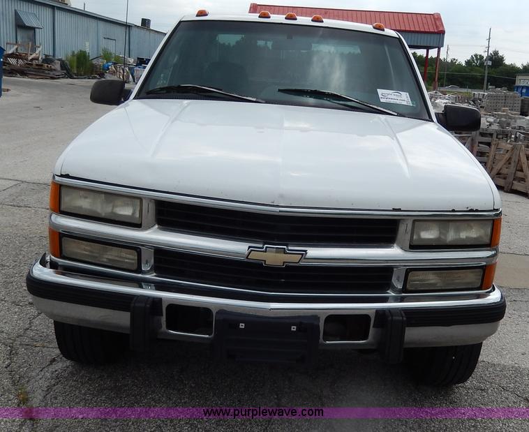 image for item H3014 1996 Chevrolet Cheyenne 3500 pickup truck