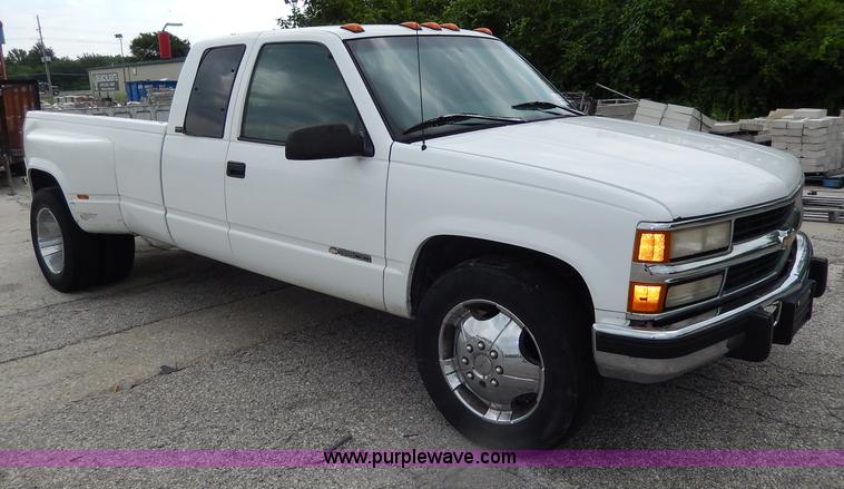 image for item H3014 1996 Chevrolet Cheyenne 3500 pickup truck