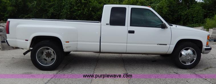 image for item H3014 1996 Chevrolet Cheyenne 3500 pickup truck