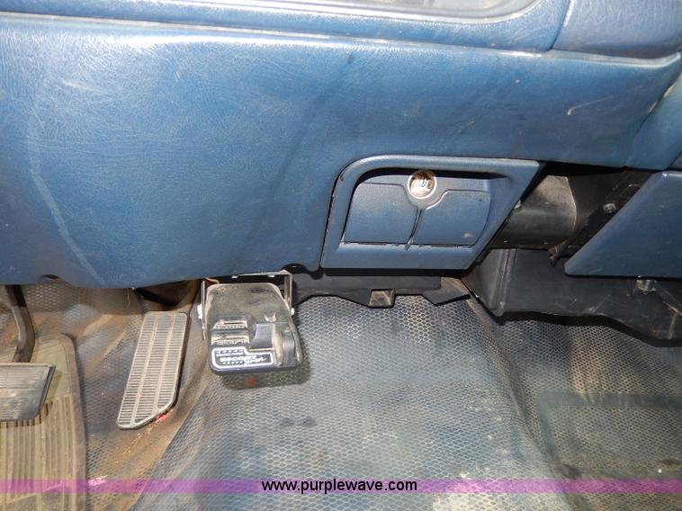 image for item H3014 1996 Chevrolet Cheyenne 3500 pickup truck