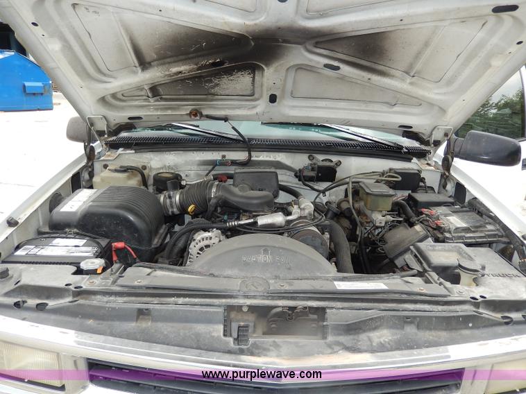 image for item H3014 1996 Chevrolet Cheyenne 3500 pickup truck