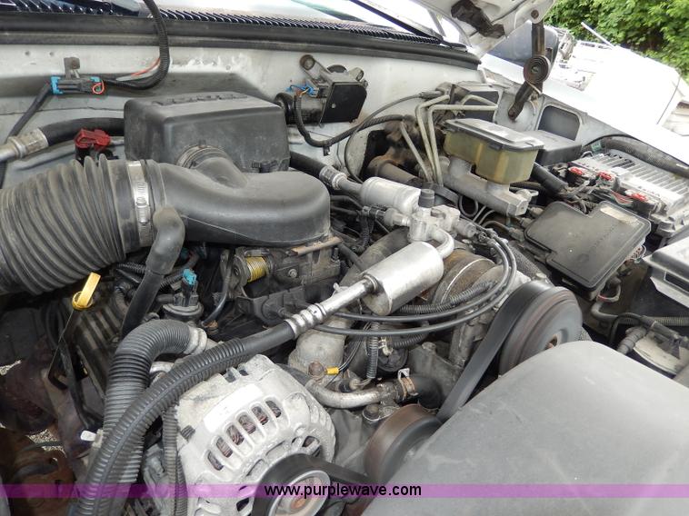 image for item H3014 1996 Chevrolet Cheyenne 3500 pickup truck