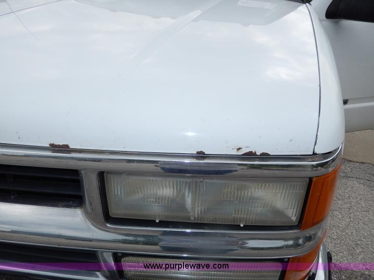 image for item H3014 1996 Chevrolet Cheyenne 3500 pickup truck