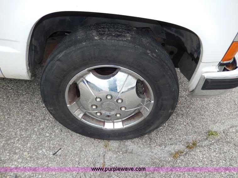 image for item H3014 1996 Chevrolet Cheyenne 3500 pickup truck