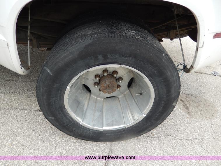 image for item H3014 1996 Chevrolet Cheyenne 3500 pickup truck