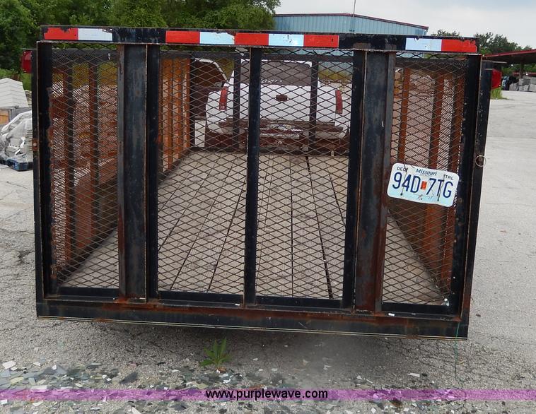 image for item H3015 2002 Diamond T trailer