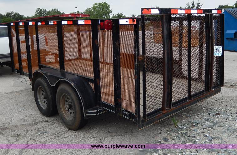 image for item H3015 2002 Diamond T trailer