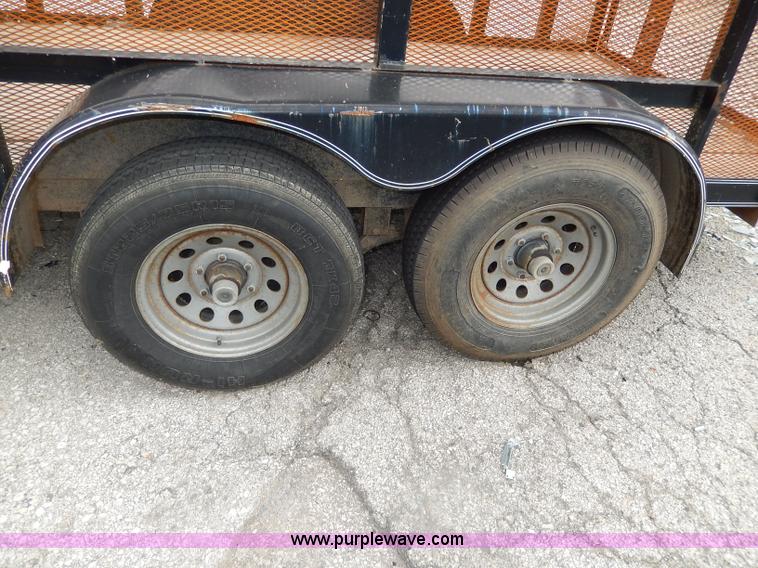 image for item H3015 2002 Diamond T trailer