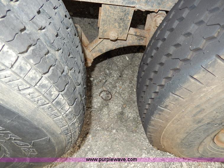 image for item H3015 2002 Diamond T trailer