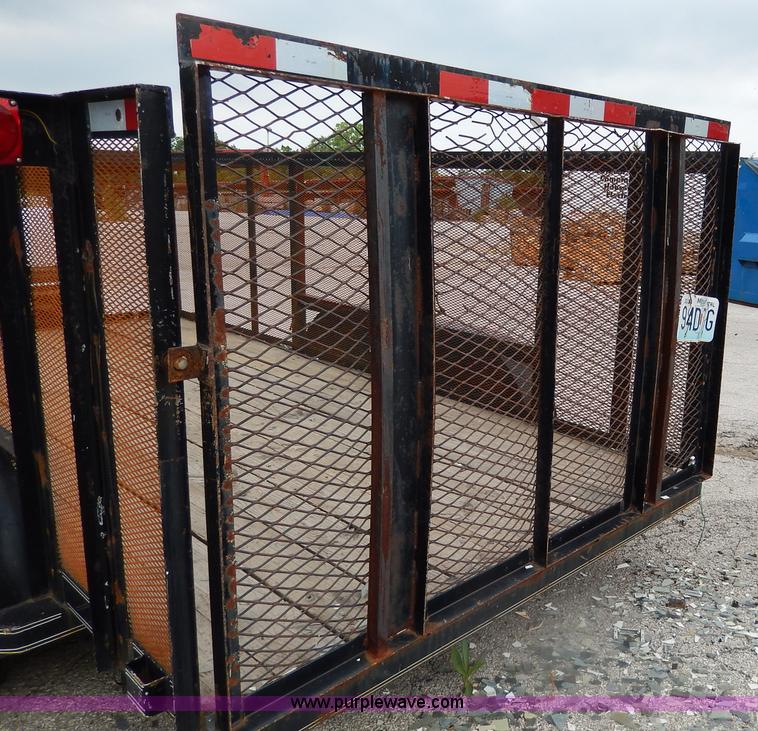 image for item H3015 2002 Diamond T trailer