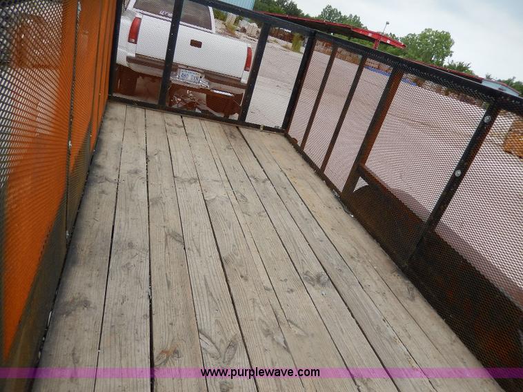 image for item H3015 2002 Diamond T trailer