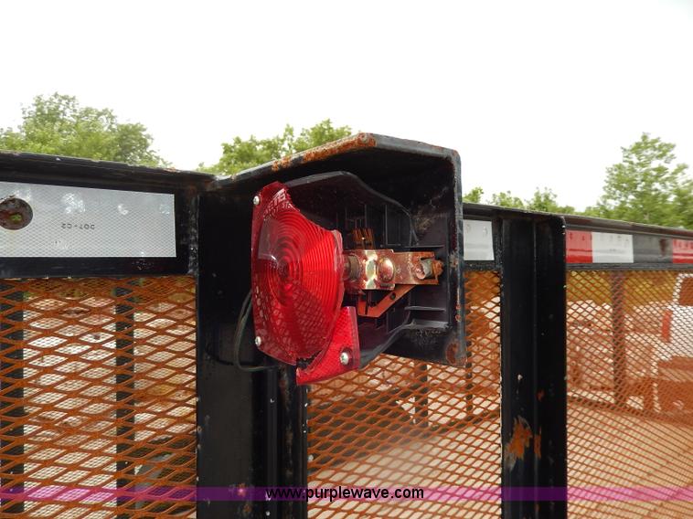 image for item H3015 2002 Diamond T trailer