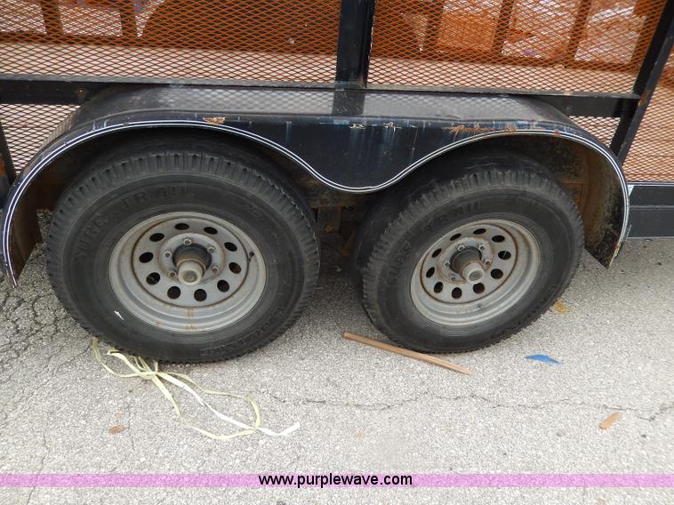 image for item H3015 2002 Diamond T trailer