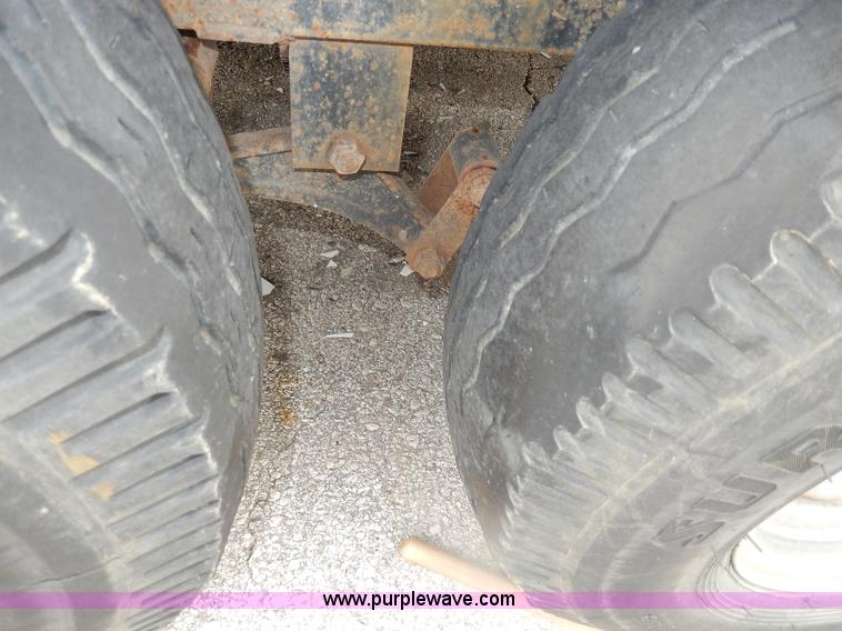 image for item H3015 2002 Diamond T trailer