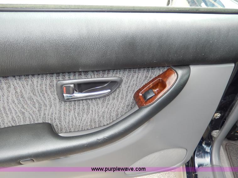 image for item H3019 2002 Subaru Outback