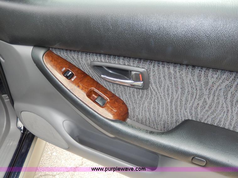 image for item H3019 2002 Subaru Outback