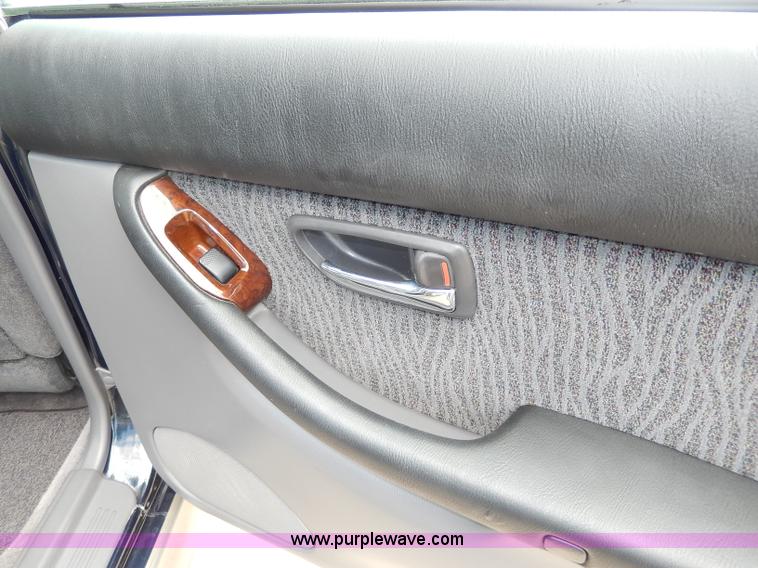 image for item H3019 2002 Subaru Outback