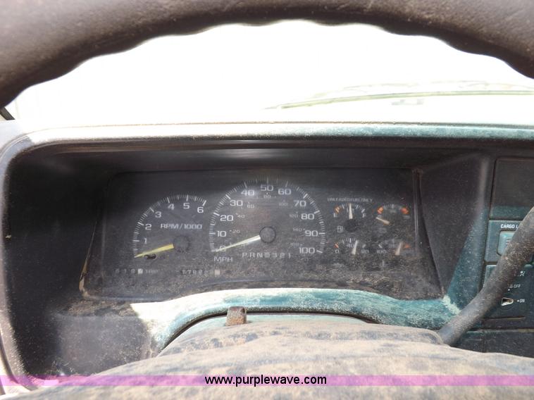 image for item H7171 1997 Chevrolet Cheyenne 1500 pickup truck