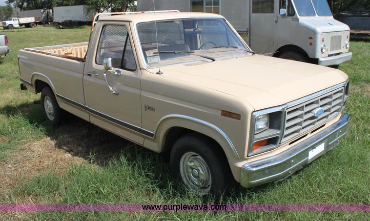 image for item H7386 1984 Ford F150 pickup truck