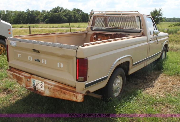 image for item H7386 1984 Ford F150 pickup truck