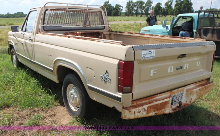 image for item H7386 1984 Ford F150 pickup truck