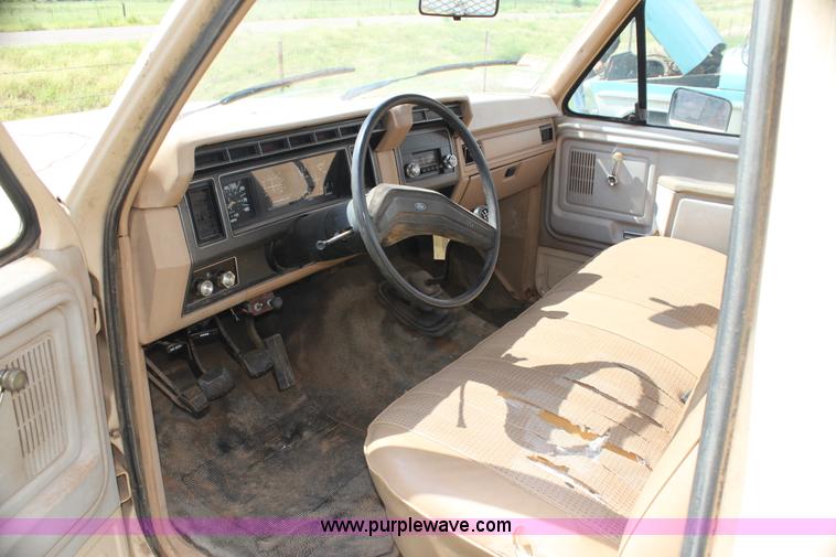 image for item H7386 1984 Ford F150 pickup truck