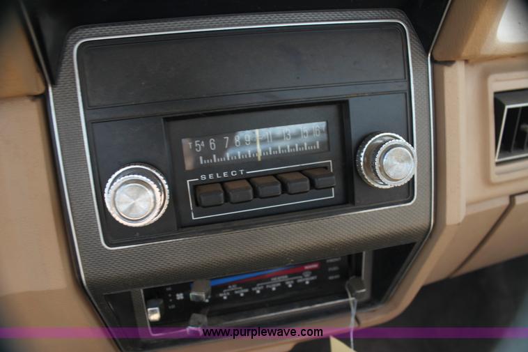 image for item H7386 1984 Ford F150 pickup truck