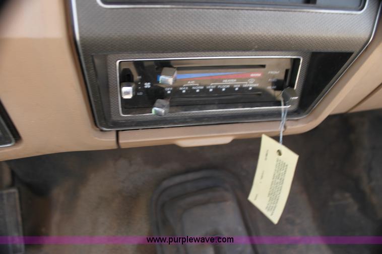 image for item H7386 1984 Ford F150 pickup truck