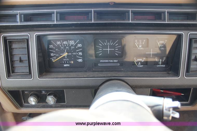 image for item H7386 1984 Ford F150 pickup truck