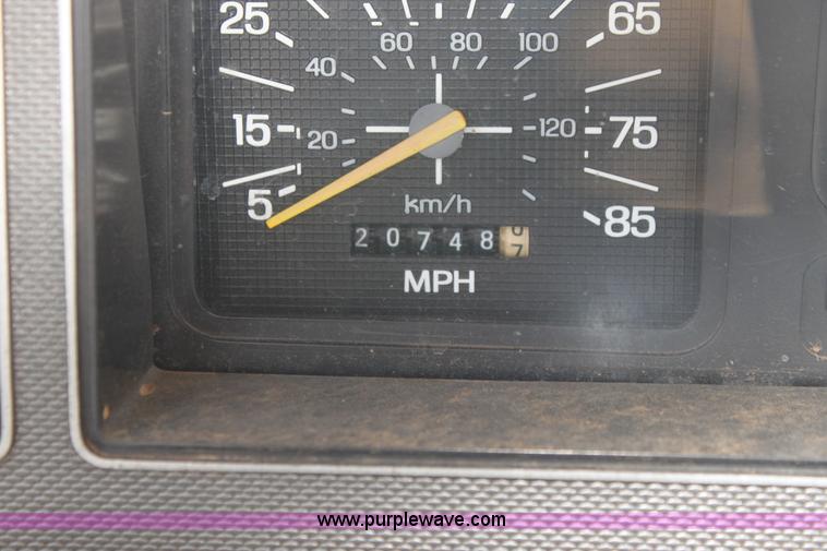 image for item H7386 1984 Ford F150 pickup truck