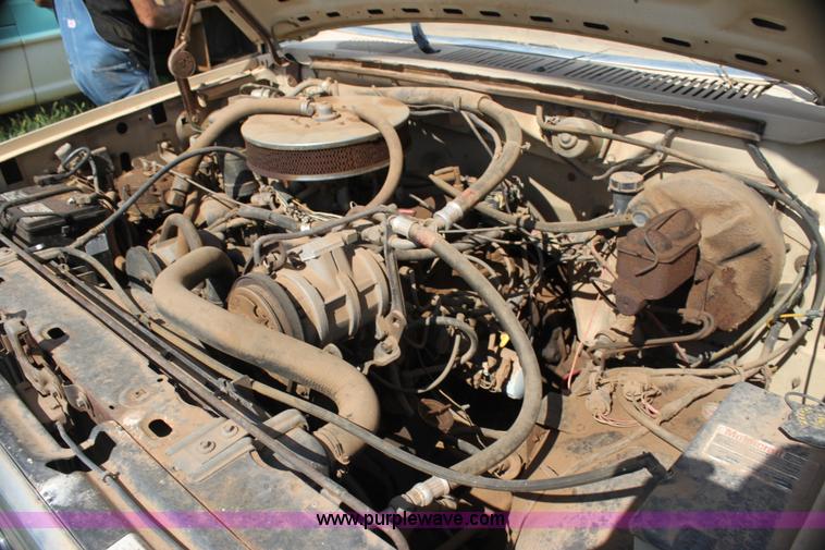 image for item H7386 1984 Ford F150 pickup truck