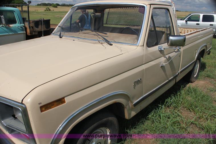 image for item H7386 1984 Ford F150 pickup truck
