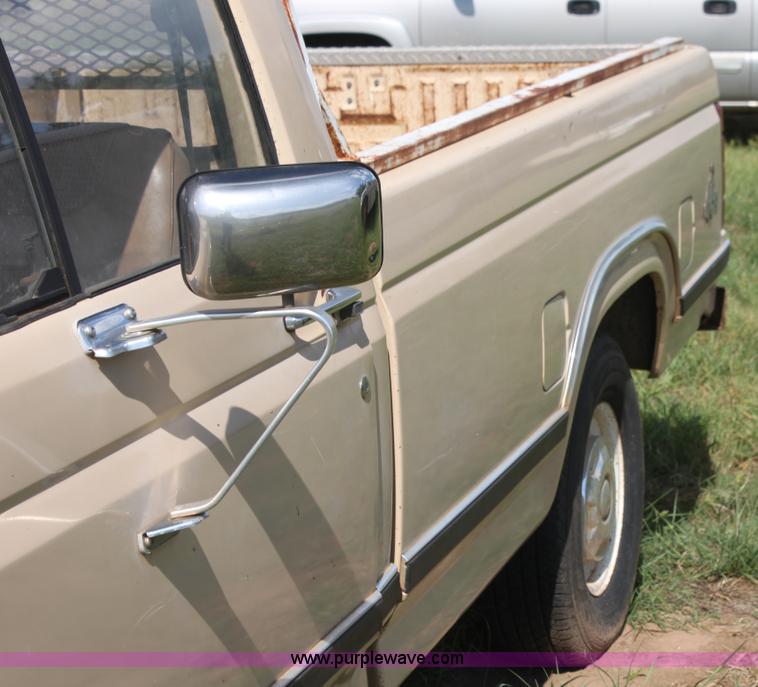 image for item H7386 1984 Ford F150 pickup truck