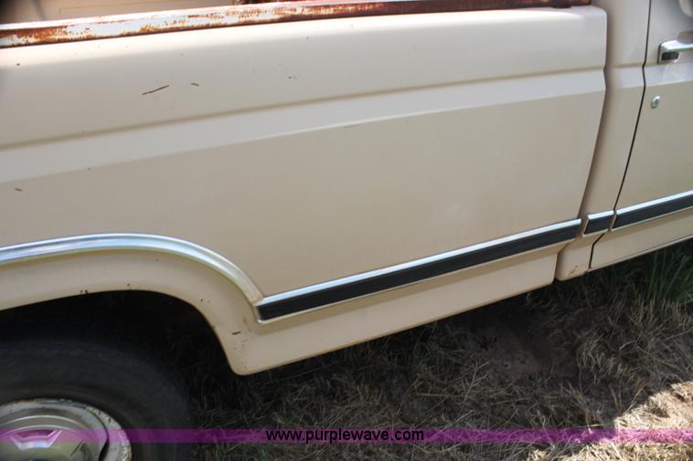 image for item H7386 1984 Ford F150 pickup truck