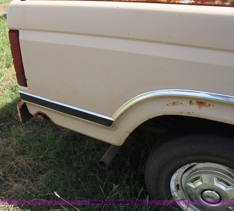 image for item H7386 1984 Ford F150 pickup truck